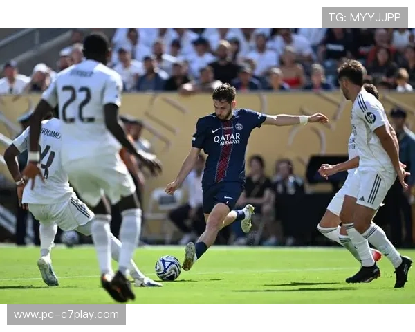 雨中里尔马赛对抗激烈,埃唐-姆巴佩冷射制胜 雨中里尔马赛对抗激烈,埃唐-姆巴佩冷射制胜