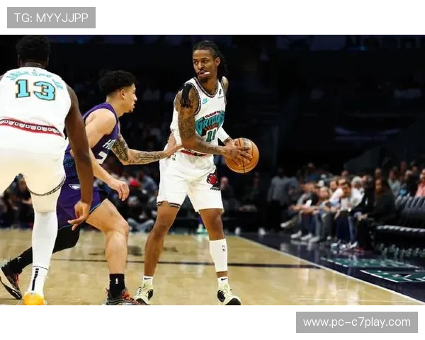 黄蜂灰熊青年军对决，三球回归率队三连胜